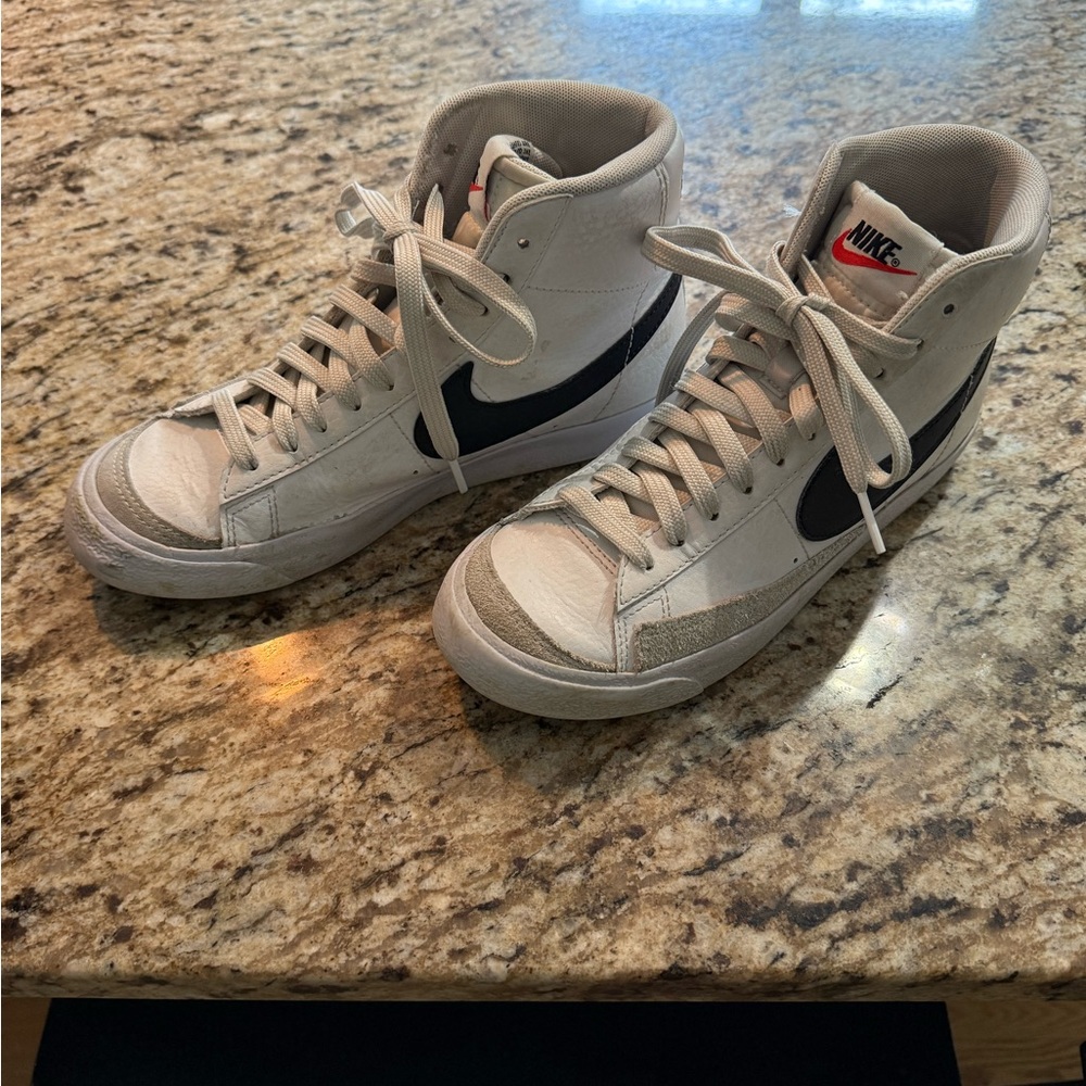 Kids Unisex Nike White and Black High-Top Sneakers Retro Style